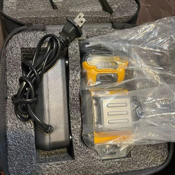 Dewalt DW089LG 3 Sides*360 Degree Vertical 12V Lithium Battery Laser Leveler - Picture 4 of 6